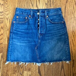NWOT - Levi’s jean skirt